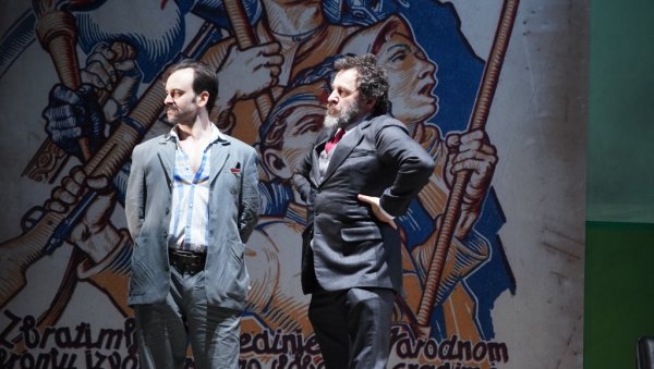 ПРЕМИЈЕРНИ РАЗВОЈНИ ПУТ БОРЕ ШНАЈДЕРА: Комад Аце Поповића на сцени ЈДП у режији Егона Савина