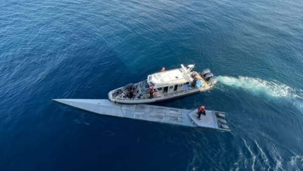 ВЕЛИКА ЗАПЛЕНА ДРОГЕ НА МОРУ: Колумбијска морнарица пресрела подморницу са 800 килограма кокаина