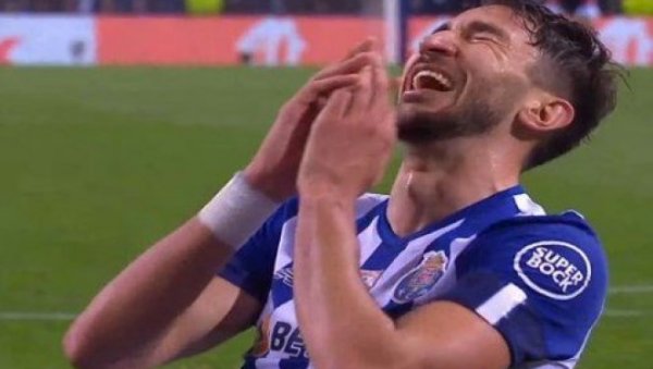 КОЛИКО ЈЕ САМО ФУДБАЛ СУРОВ... Сузе Србина обишле планету (ВИДЕО)