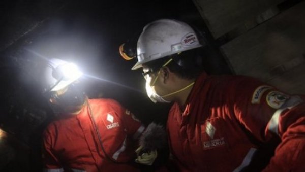 СТРАВИЧНА ЕКСПЛОЗИЈА ПОД ЗЕМЉОМ: Грунуло у руднику, погинуло најмање 11 људи: Десет особа заробљено на дубини од 900 метара (ФОТО)