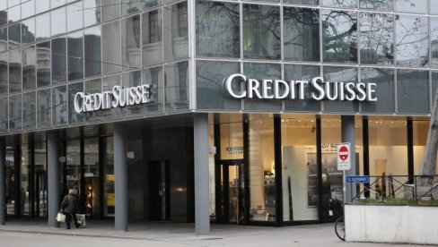 УБС ПАЗАРИ КРЕДИ СВИС: Швајцарска централна банка упумпаће око 100 милијарди евра