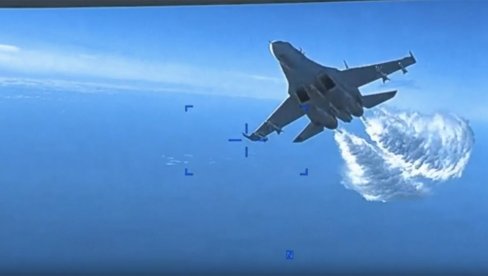OBJAVLJEN SNIMAK OBARANJA AMERIČKOG DRONA: Pogledajte kako je ruski lovac neutralisao bespilotnu letelicu (VIDEO)