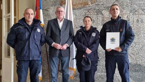 НАГРАЂЕНИ КОЗАРЕВ И КРЕШЕВЉАК: Општина Земун доделиа признања најбољем полицајцу и ватрогасцу