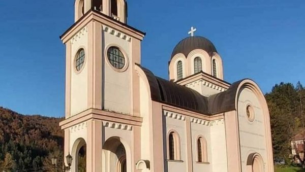 У ЊЕГЊЕВУ КОД БИЈЕЛОГ ПОЉА: Обијена црква Светог Николаја Жичког