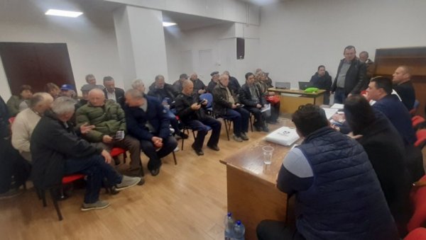 УПОЗНАВАЊЕ СА ПРОЈЕКТИМА ГРАДА: У Остружници одржана трибина за  пољопривреднике