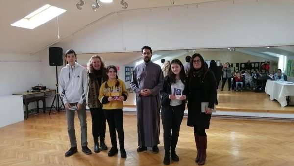 СМОТРА РЕЦИТАТОРА: Песниче народа мог (ФОТО)