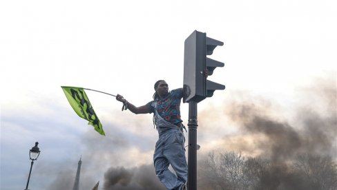 ОЧЕКУЈЕ СЕ 800.000 ЉУДИ! У Француској за сутра најављено 250 скупова широм земље - Држава обећава нулту толеранцију за насиље