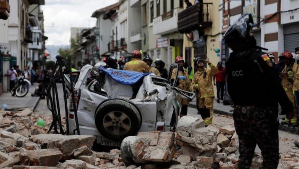 ТЕЛА ЖРТАВА НА УЛИЦАМА: Најмање 12 мртвих у снажном земљотресу у Еквадору  (ВИДЕО)