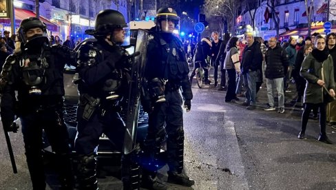 МАКРОН НАЈАВИО СПРОВОЂЕЊЕ ПЕНЗИОНЕ РЕФОРМЕ: Демонстранти на улицама Париза