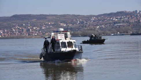 СВЕ ЕКИПЕ МУП НА ТЕРЕНУ: Интензивна потрага за несталима у Дунаву, један од њих непливач (ФОТО/ВИДЕО)