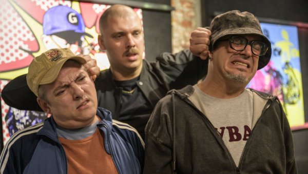 ПОП И МАРЕ У НОВОЈ ЛУДОЈ АВАНТУРИ: Радивоје Раша Андрић о наставку хит филма Муње опет