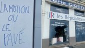 NEREDI U FRANCUSKOJ DIVLJAJU NESMANJENOM ŽESTINOM: Demonstranti demolirali kancelariju predsednika stranke