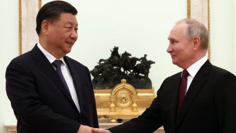 ПОРУКА ИЗ МОСКВЕ: Макрон треба да се помири с тим да су Русија и Кина стари пријатељи