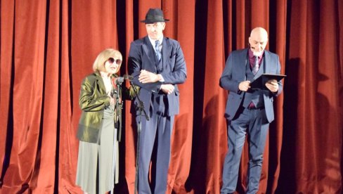 КОМЕДИЈА ЈЕ ДОШЛА СВОЈОЈ КУЋИ: Почео 49. фестивал смеха „Дани комедије“ у Јагодини (ФОТО)