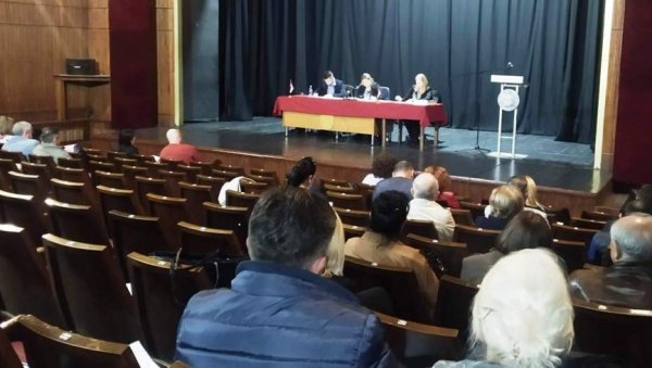 КАДРОВСКЕ ПРОМЕНЕ НА СЕДНИЦИ СО ПАРАЋИН: Јелена Миленковић в. д. директора Дома омладине