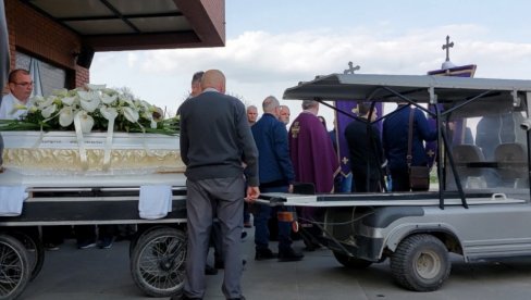 ИСПРАЋЕНА УЗ ЗВУКЕ ВИОЛИНА: На Градском гробљу сахрањена Новосађанка трагично настрадала на Копаонику