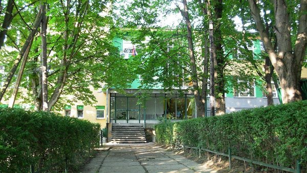 ВИШЕ ДРУЖЕЊА, ИГРЕ И РАЗГОВОРА УЖИВО: Осмолетка у Сремској Каменици прва на територији Новог Сада увела забрану мобилних телефона