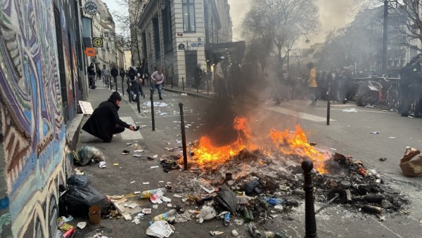 НОВОСТИ НА УЛИЦАМА ПАРИЗА: Пакао у главном граду Француске, демонстранти пале све испред себе (ФОТО)
