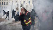 И ПОРЕД ХАОСА, НЕ ОДУСТАЈУ ОД РЕФОРМЕ: Француске власти упркос протестима спроводе промене пензионог система
