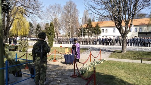ЖРТВЕ НАТО АГРЕСИЈЕ НЕ СМЕЈУ ДА СЕ ЗАБОРАВЕ: У Новом Саду одржан традиционални комеморативни скуп и положени венци погинулима