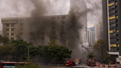 GORI SKLADIŠTE U HONGKONGU: Zbog vatrene stihije evakuisano 3.400 ljudi
