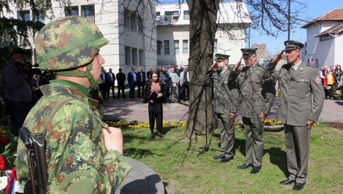 BILO JE MEĐU PRVIM GRADOVIMA NA KOJI SU PALE BOMBE: U Smederevu održan komemorativni skup u znak sećanja na žrtve NATO agresije (FOTO)