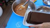 ДОМАЋЕ БАЈАДЕРЕ: Чоколадна посластица са пуно кикирикија коју сви волимо (ФОТО/ВИДЕО)