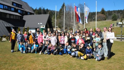ĐACI NA TARI: Mališani sa Kosova i Metohije u odmaralištu Mitrovac
