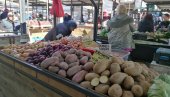 KROMPIR IDE DO 200 DINARA: Tezge na Zemunskoj pijaci pune - ovo su cene drugog povrća i voća