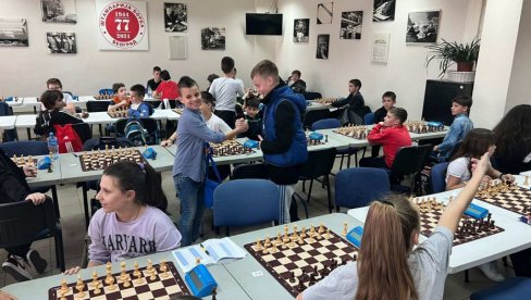 PRVI POTEZ POVUKLA ALISA MARIĆ: Otvoreno kadetsko i omladinsko prvenstvo Beograda u šahu