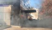 ПРОТЕСТ ПРОТИВ КУРТИЈА И ЗСО: Бачене димне бомбе испред зграде Владе тзв. Косова