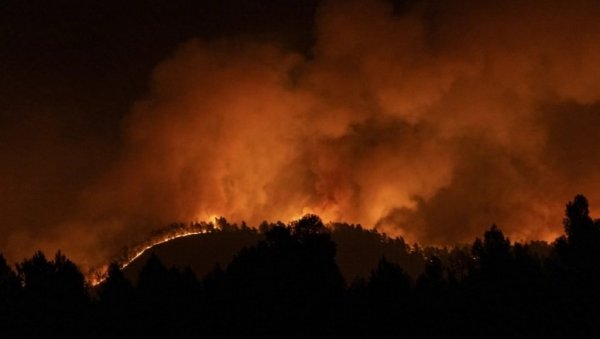 ШПАНИЈА У ПЛАМЕНУ: Евакуисано 1.500 људи, 20 авиона покушава да обузда ватрену стихију