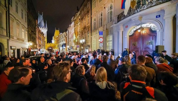 КО ПОСЕЈЕ КОСОВО, ЖАЊЕ КРИМ: Порука грађана Чешке са традицоналног помена жртвама НАТО агресије (ФОТО)