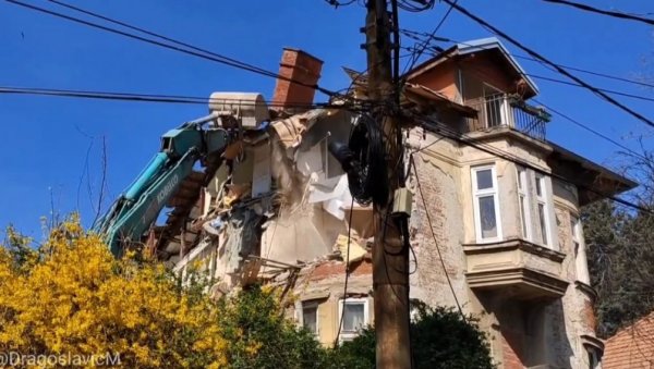 ВИЛА НЕСТАЛА ЗА ДВА САТА: На основу решења општине Врачар срушена предратна кућа на Неимару