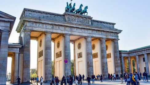 FELJTON - NEMAČKA  UČI  EVROPU KAKO DA SE PONAŠA U SVOJOJ KUĆI: Nova nemačka moć se zasniva na ekonomiji