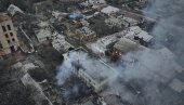 ПОГЛЕДАЈТЕ - БАХМУТ ИЗ ВАЗДУХА: Вагнеровци заузели Азом - над градом у рушевинама само дим (ФОТО)