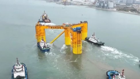 ČUDO KINESKE TEHNOLOGIJE: Gigantska plutajuća vetroelektrana isplovila ka Hainanu (VIDEO)