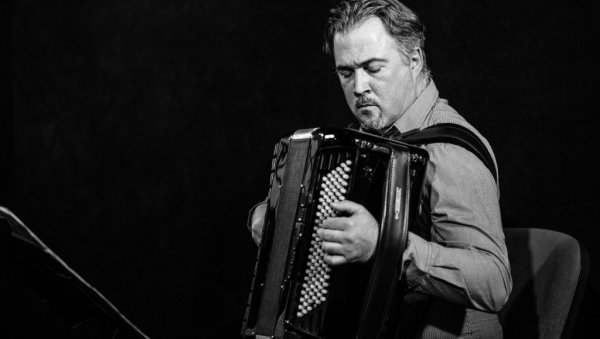 КОНЦЕРТ НОВА СРПСКА МУЗИКА ЗА ХАРМОНИКУ СОЛО: Наступ Владимира Благојевића, музичара светског гласа