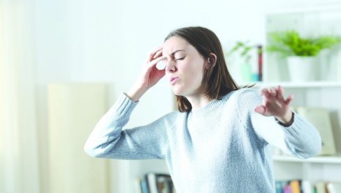 OPREZ AKO PRIMETITE OVIH ŠEST SIMPTOMA: Prepoznajte znake tihog moždanog udara
