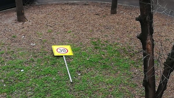 МЕСЕЦИ ДО ВРАЋАЊА ЗНАКА: Стање саобраћајне сигнализације у надлежности ЈП Путеви Београда