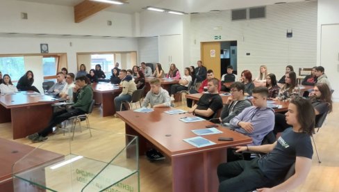 NA OKUPU TALENTI IZ 20 ŠKOLA : Počela obuka darovitih đaka iz Vojvodine na Fruškoj gori
