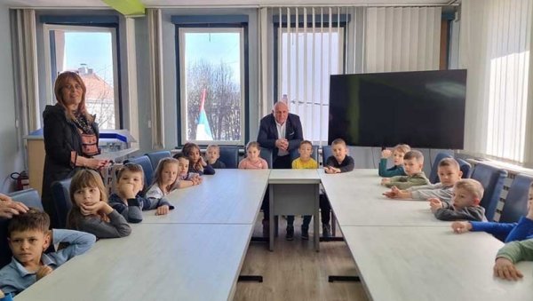 МАЛИШАНИ КОД ВИДОЈА ПЕТРОВИЋА: Дружење са градоначелником Лознице