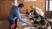 ORGANIZOVANE I RADIONICE: U Despotovcu đake učili o istorijatu i principima Crvenog krsta (FOTO)