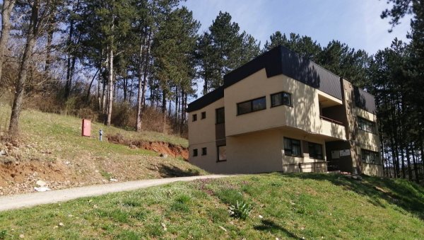 ПРИВРЕМЕНО ИЗМЕШТЕНИ ЗБОГ РАДОВА: Део полиције у Владичином Хану на новој адреси