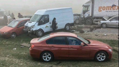 JAK VETAR I PESAK NAPRAVILI KOLAPS: Zbog sudara 14 vozila obustavljen saobraćaj na putu Subotica – Bačka Topola