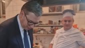 POSLE SE PITAM ŠTO SAM DEBEO... Vučić objavio snimak pred svečanu večeru sa grčkom predsednicom, pa se našalio (VIDEO)