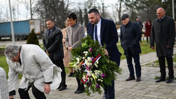 ВЕНЦИ ЗА ПОДУНАВСКЕ ШВАБЕ: Почаст за 6.500 бивших становника Бачког Јарка