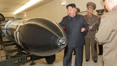 ZA 7 SEKUNDI DO CILJA: Kim DŽong Un na podmornici nadgledao lansiranje krstarećih raketa