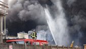GORI HEMIJSKA FABRIKA U ITALIJI: Plamen bukti, crni dim kulja, građanima rečeno da ostanu kod kuće zbog moguće katastrofa