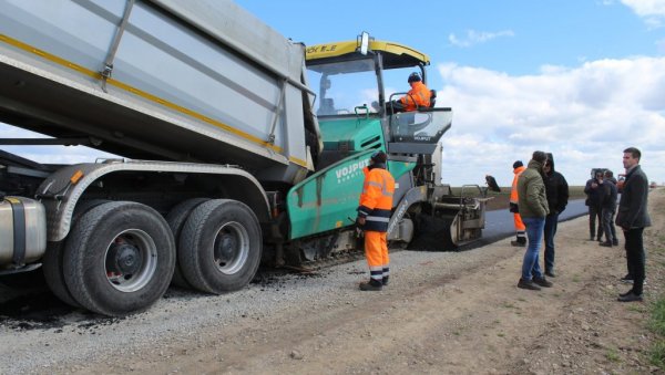 БИТАН ПУТ: Радови на атарском путу у Станишићу крај Сомбора улазе у завршну фазу
